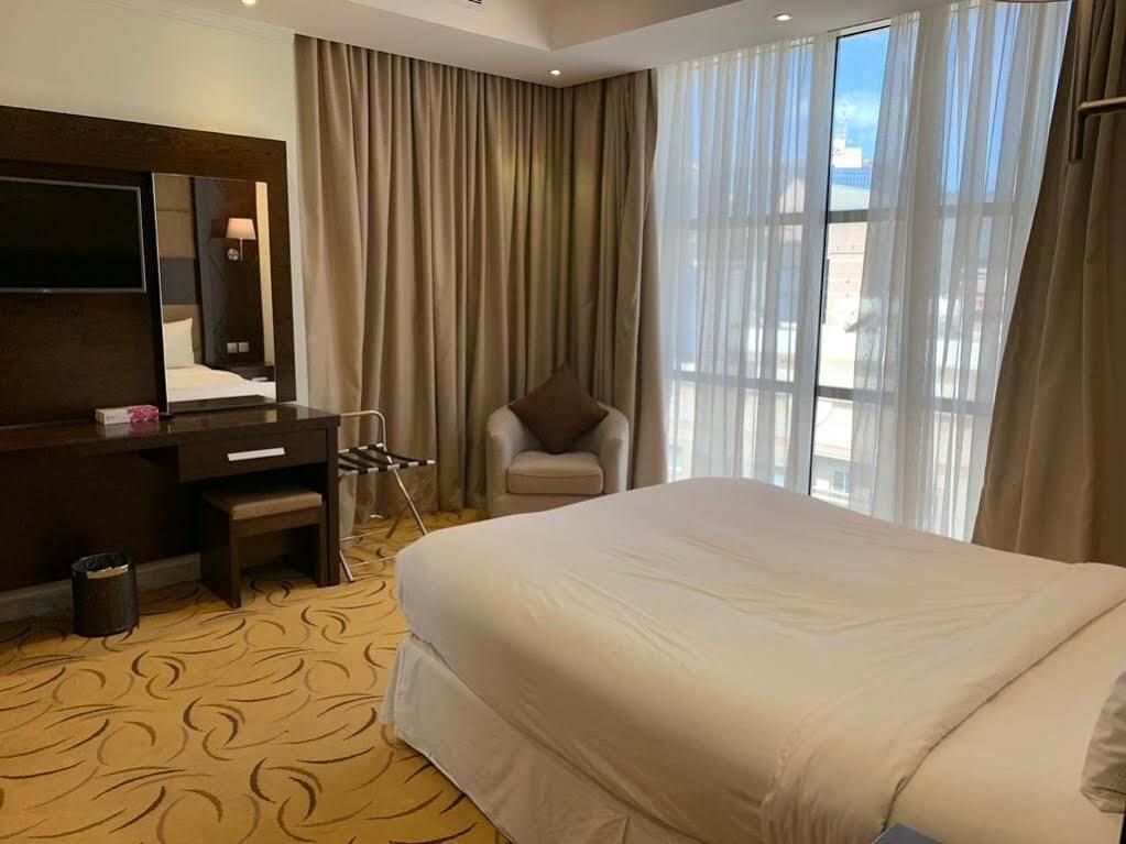 Hotel Three Points 4*